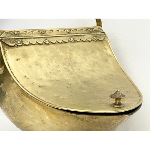 47 - A large Victorian brass coal scuttle. 52x32x47cm