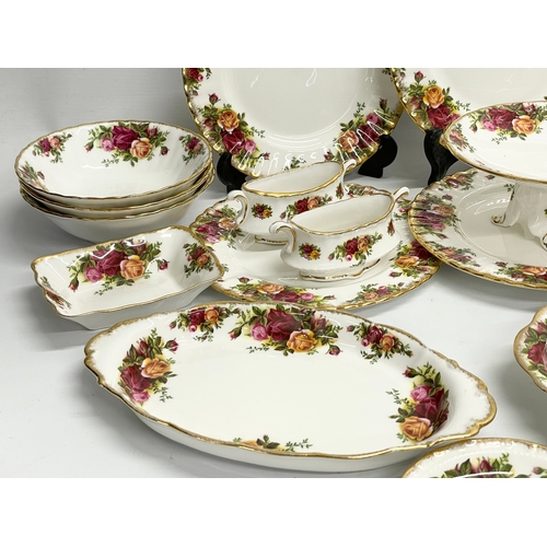 654 - 23 pieces of Royal Albert Old Country Roses. Including six 1962 bowls 16cm, a 1962 sugar bowl with l... 