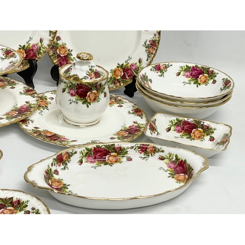 654 - 23 pieces of Royal Albert Old Country Roses. Including six 1962 bowls 16cm, a 1962 sugar bowl with l... 