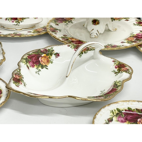 654 - 23 pieces of Royal Albert Old Country Roses. Including six 1962 bowls 16cm, a 1962 sugar bowl with l... 