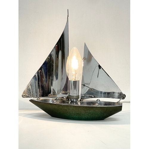 37 - A 1930’s Art Deco chrome lamp in the style of a yacht. 22x23cm