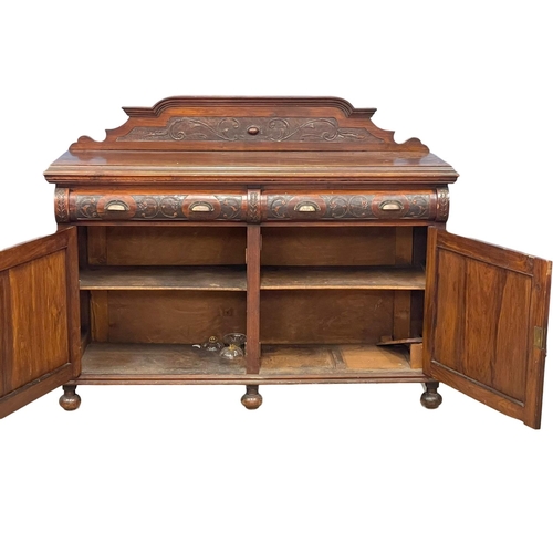 158 - A late Victorian walnut sideboard. Circa 1890. 153x49x120cm