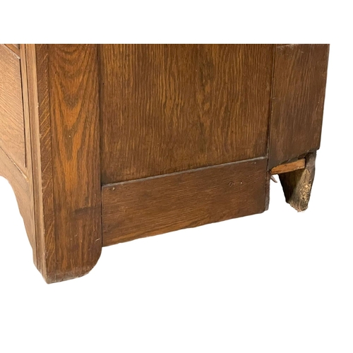 160 - An Edwardian oak chest of drawers with brass drop handles. 106x49.5x100.5cm