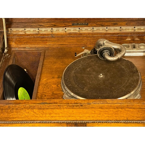 200 - A vintage oak gramophone by ‘The Alba’ 73x49x82cm