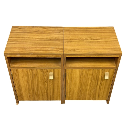 201 - A pair of Mid Century bedsides. 40.5x33x59.5cm