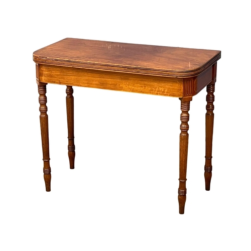 1696 - A George IV inlaid mahogany turnover tea table. Circa 1820. 87x45x74.5cm