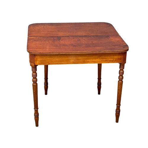 1696 - A George IV inlaid mahogany turnover tea table. Circa 1820. 87x45x74.5cm