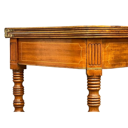 1696 - A George IV inlaid mahogany turnover tea table. Circa 1820. 87x45x74.5cm