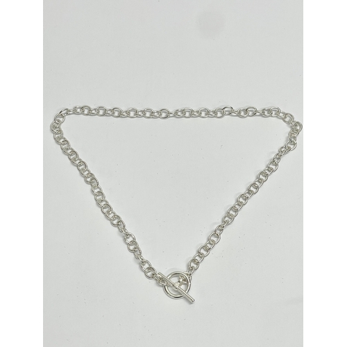 717 - A ladies large sterling silver T-Bar necklace.