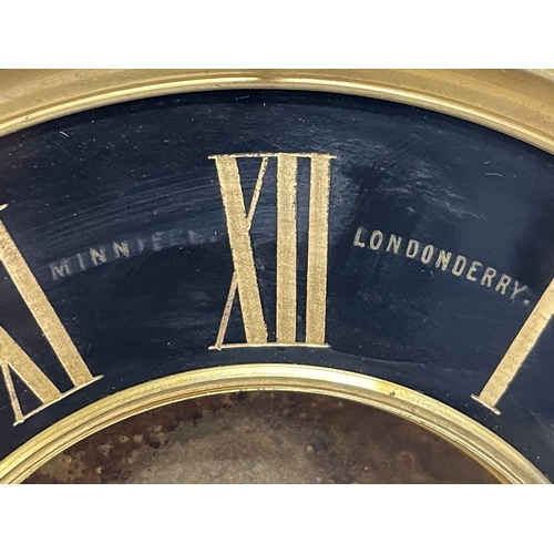 74 - A large Victorian slate and marble mantle clock with pendulum. Londonderry maker. 31.5x16x32cm