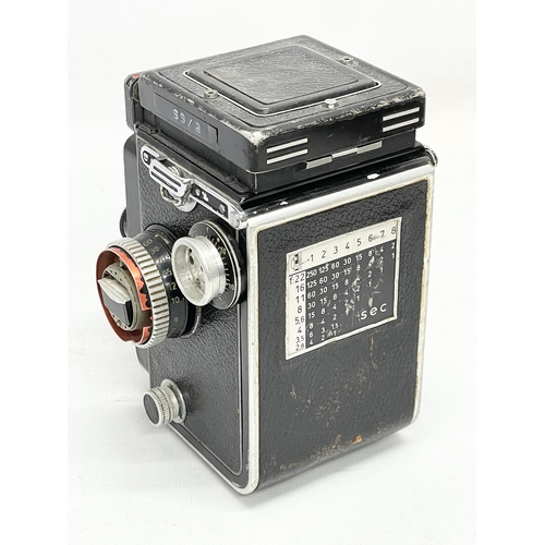 431 - A Rolleiflex Franke & Heidecke camera.