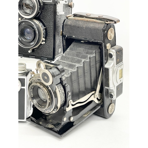 432 - A collection of vintage cameras. A Zeiss Ikon Compur Rapid folding camera. A Lubitel 166 Universal c... 