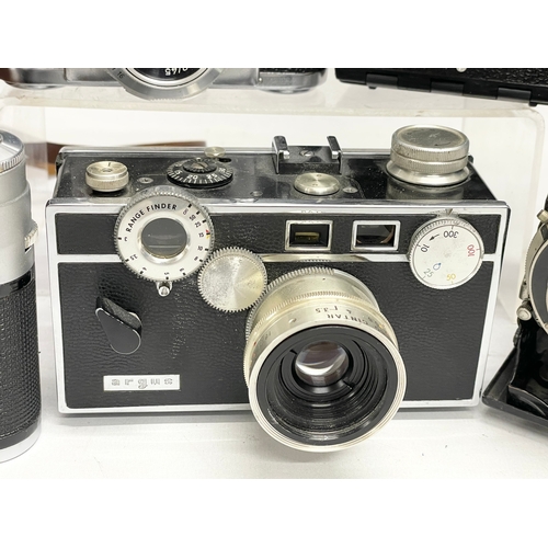 432 - A collection of vintage cameras. A Zeiss Ikon Compur Rapid folding camera. A Lubitel 166 Universal c... 