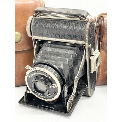 436 - A quantity of vintage folding cameras and brownies. Some with cases. A Kodak Six-20 folding camera i... 