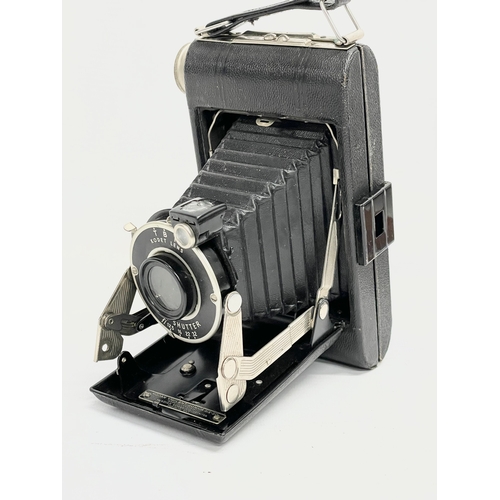 436 - A quantity of vintage folding cameras and brownies. Some with cases. A Kodak Six-20 folding camera i... 