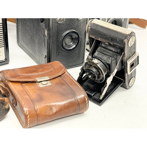 436 - A quantity of vintage folding cameras and brownies. Some with cases. A Kodak Six-20 folding camera i... 