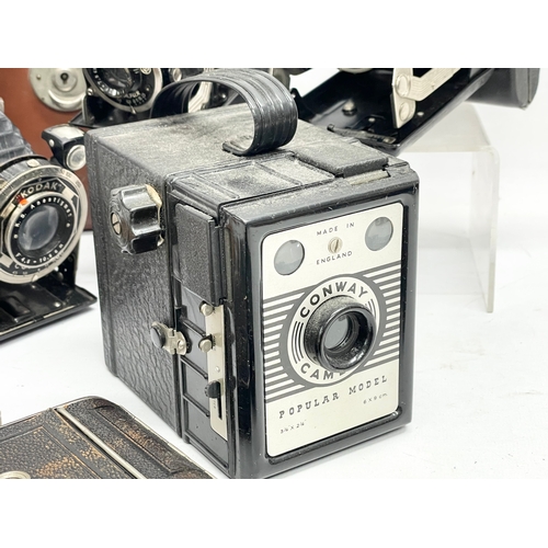 436 - A quantity of vintage folding cameras and brownies. Some with cases. A Kodak Six-20 folding camera i... 