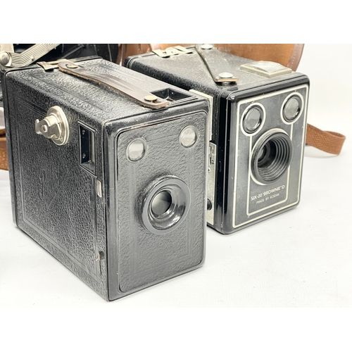 436 - A quantity of vintage folding cameras and brownies. Some with cases. A Kodak Six-20 folding camera i... 