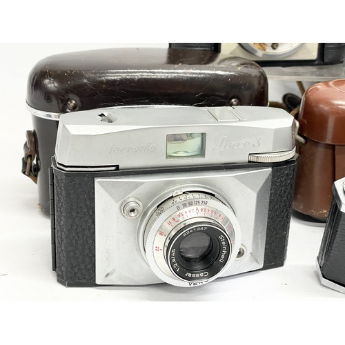 437 - A collection of vintage cameras. A Rolleiflex SL35 M camera in case. A Voigtlander Vitoret camera in... 