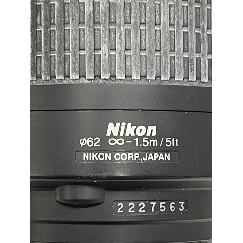 438 - A Nikon AF Nikkor 70-300nm lens with a Nikon Speedlight SB-12.