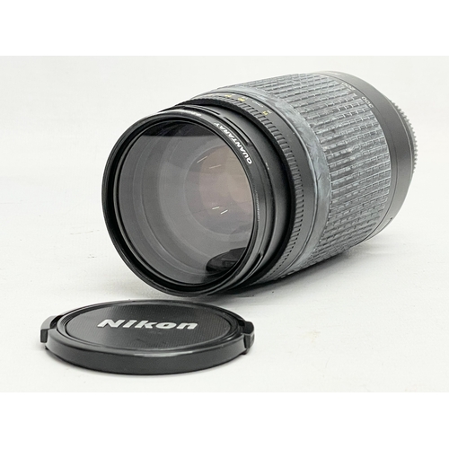 438 - A Nikon AF Nikkor 70-300nm lens with a Nikon Speedlight SB-12.