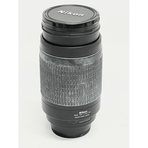 438 - A Nikon AF Nikkor 70-300nm lens with a Nikon Speedlight SB-12.