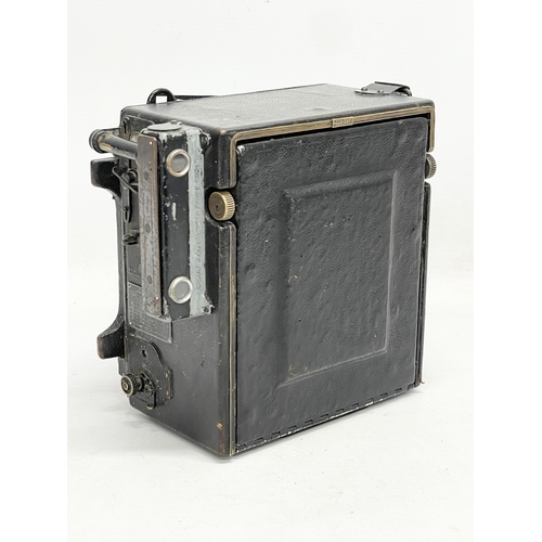 446 - A Graflex Speed Graphic Kalart Synchronized Range Finder camera