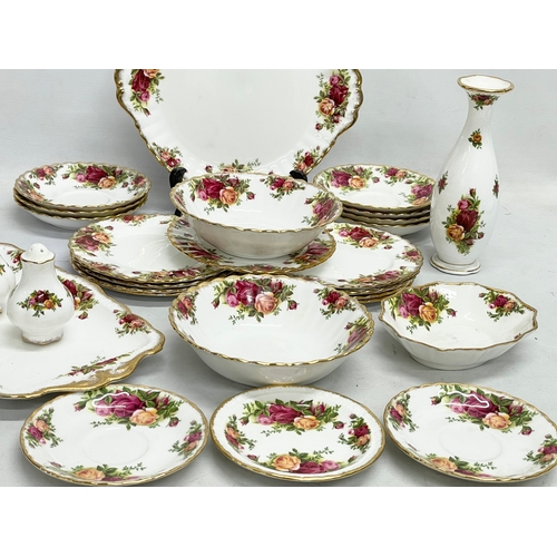 610 - 27 pieces of Royal Albert Old Country Roses. Including a cake plate, salt and pepper shakers, servin... 