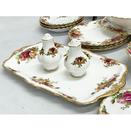 610 - 27 pieces of Royal Albert Old Country Roses. Including a cake plate, salt and pepper shakers, servin... 