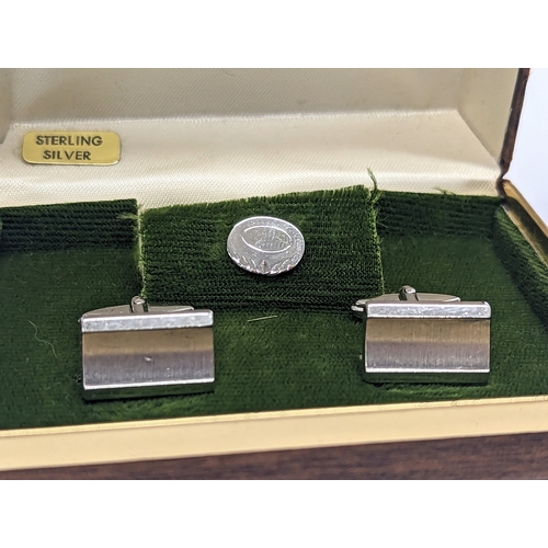 742 - A set of silver cufflink and chain