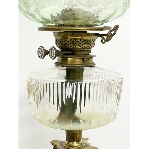 147 - A large good quality Victorian brass oil lamp with simulated marble column and Corinthian style pill... 