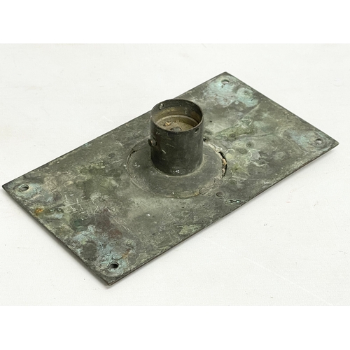 59 - An early 20th century brass doorbell. 20.5x11.5cm