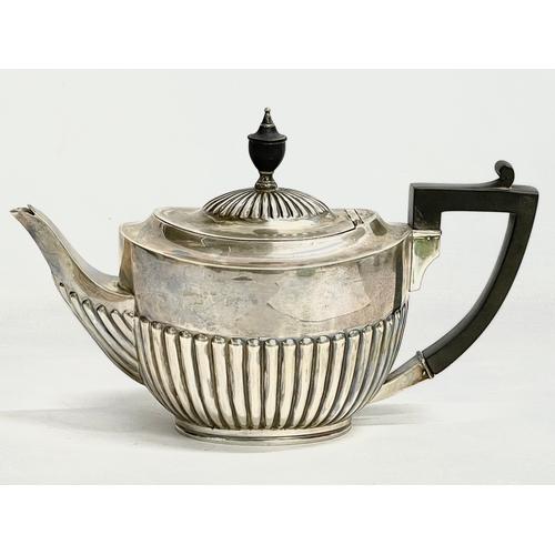 750 - A silver teapot. London 1906. 497 grams.