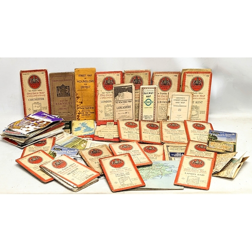 162 - A quantity of vintage road maps including a collection of 1940s Ordnance Survey One Inch Map of Engl... 