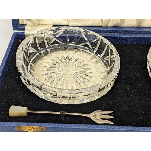 777 - A pair of vintage crystal Bon Bon dishes with sterling silver forks in case. Case measures 26.5x14.5... 