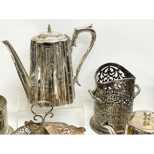 673 - A quantity of 19th century and 20th century silver plate.