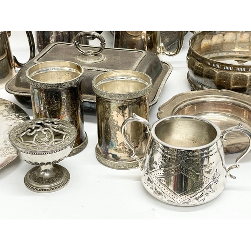 673 - A quantity of 19th century and 20th century silver plate.