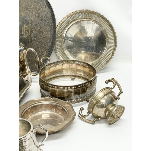 673 - A quantity of 19th century and 20th century silver plate.