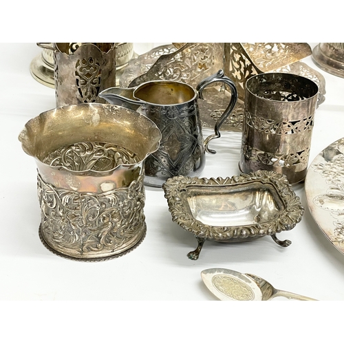 673 - A quantity of 19th century and 20th century silver plate.