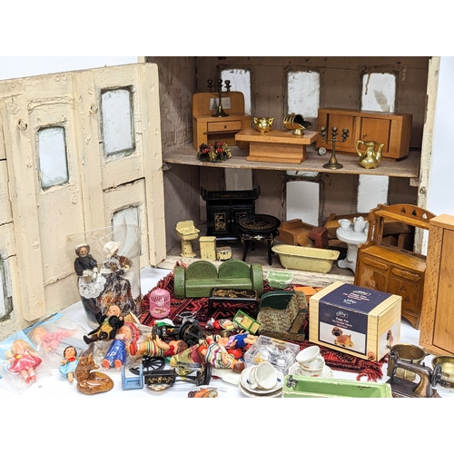 572 - A vintage doll's House with accessories. House measures 47x25x57cm