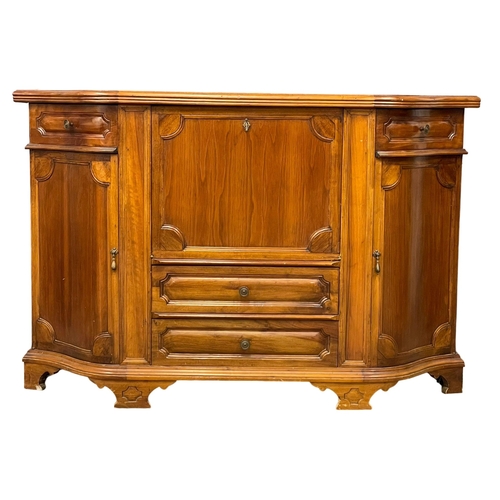 377 - A mahogany serpentine front sideboard. 151x40.5x98.5cm