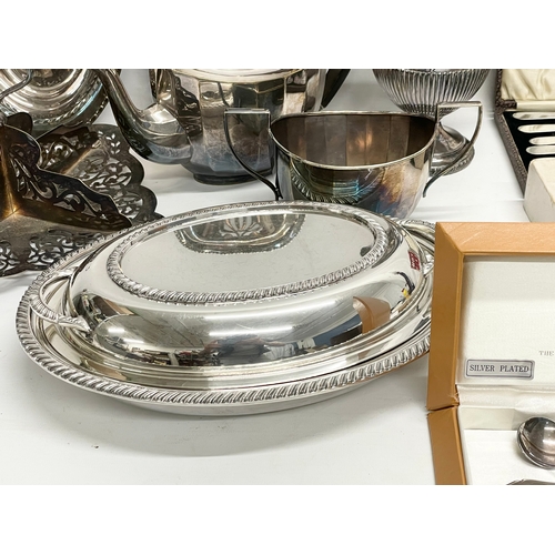 698 - A quantity of silver plate.