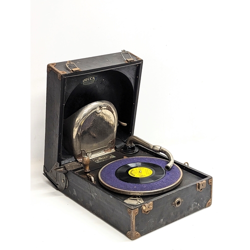 585V - An early 20th century Decca portable gramophone. 31x39x18cm