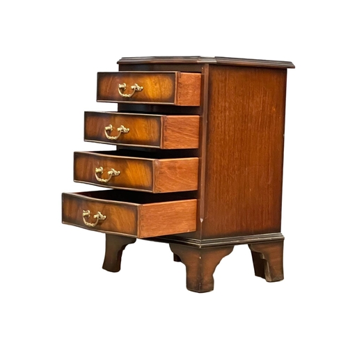 521X - A small Georgian style mahogany serpentine front chest of drawers.  41x36x61cm