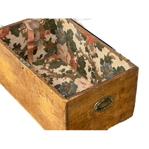 121 - A Victorian trunk. 65x40x38cm