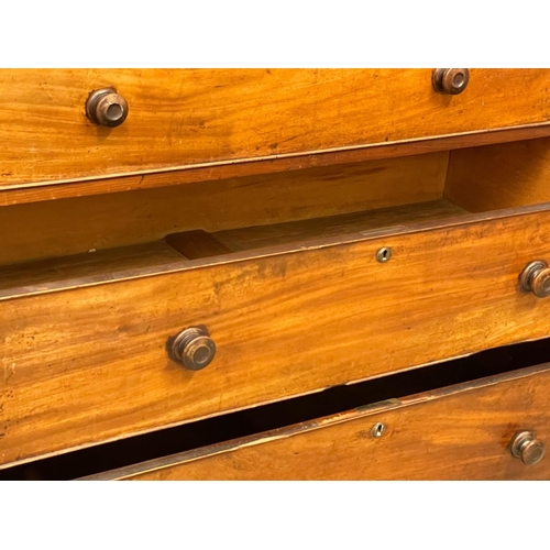 245 - A good quality early Victorian oak lined mahogany chest of drawers. Circa 1840. 110x52x109cm.