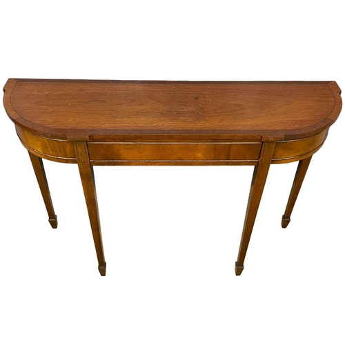 27 - A mahogany Georgian style serpentine front side table with drawer. 122x25x81cm