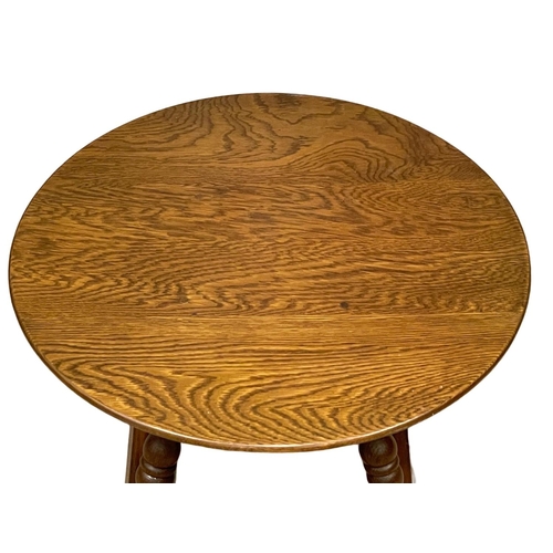 372 - A vintage oak end table. Ercol style. 56x39cm