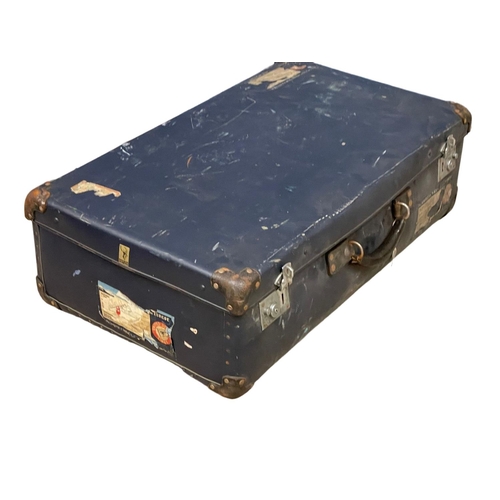 489 - 2 vintage cases. Largest 77x45x24cm.