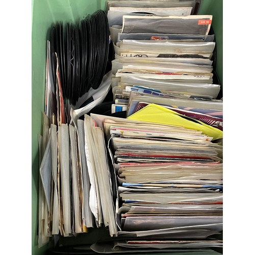 571 - A large collection of vintage 45’s, singles LP, records.